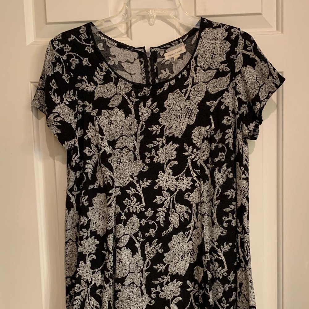 BLACK FLORAL TOP